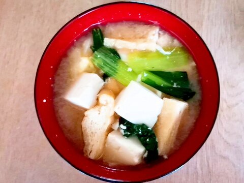 小松菜と豆腐と油揚げの味噌汁